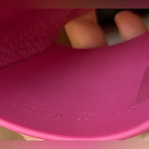 ⛔️SOLD ⛔️Gucci Pursuit GG Logo Rubber Slide On Pool Sandals Pink - Picture 7 of 17